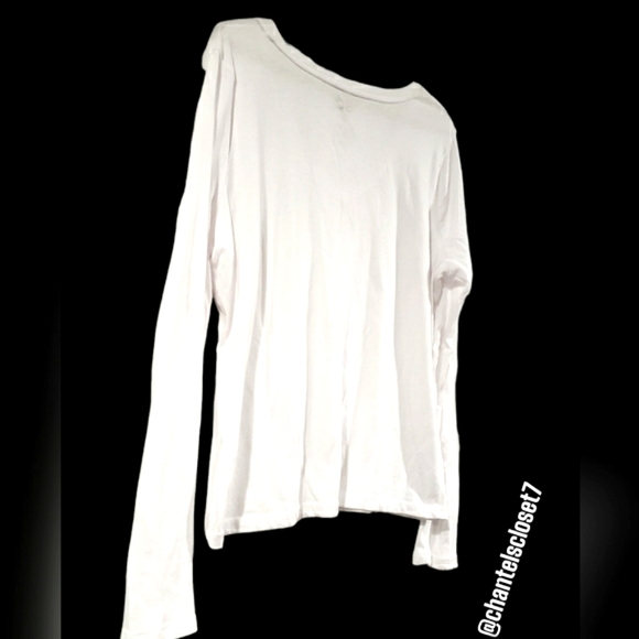 🏷2 For $20!!🏷SO Brand - White V-Neck Long Sleeve Shirt - Soft & Stretchy - Picture 5 of 6